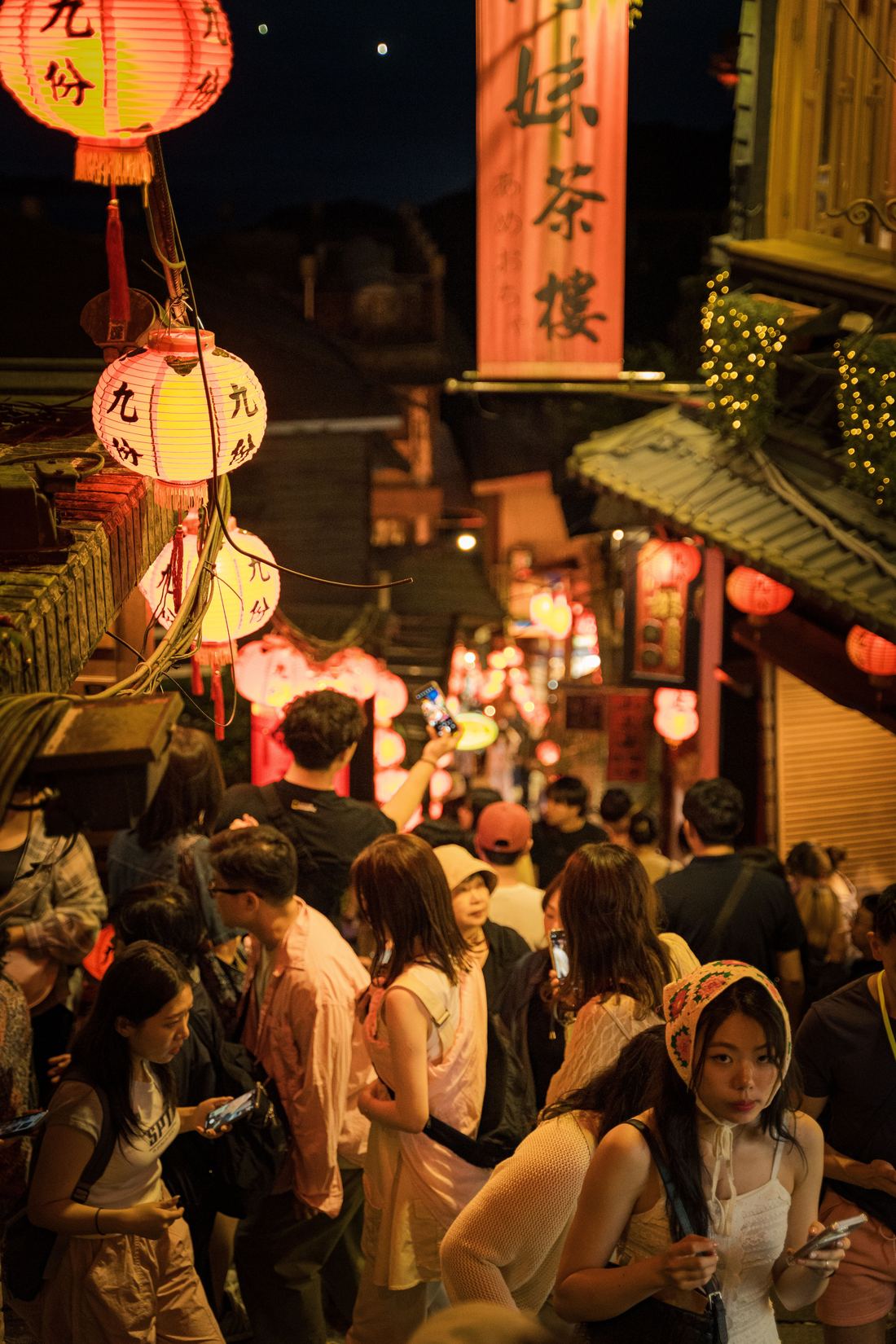 Shoppers at a Taiwan night market stall